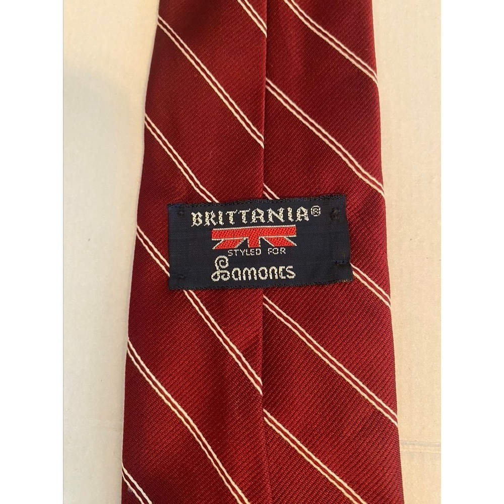 Brittania Mens Necktie Burgundy Red White Diagonal Stripe‎ Ribbed Silk Blend Tie